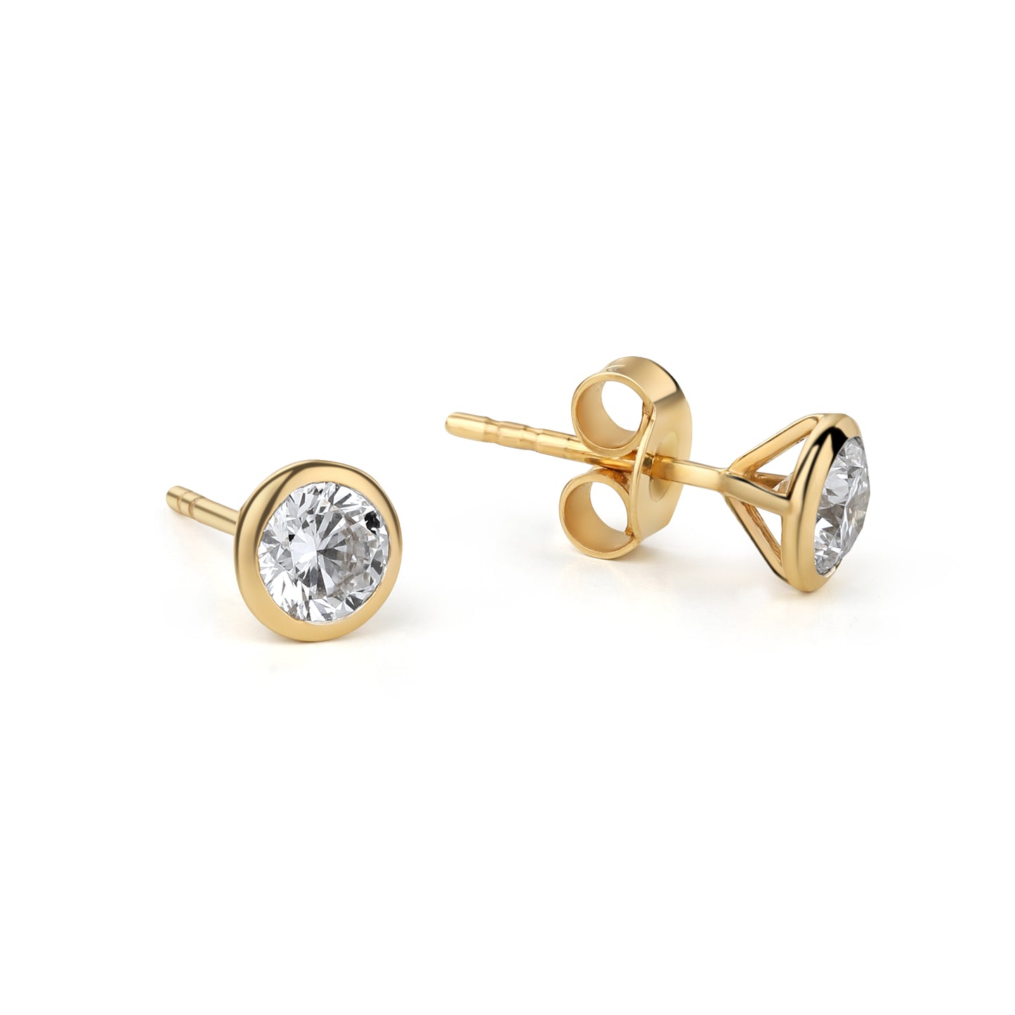 50 Pointer Round Bezel Solitaire Studs