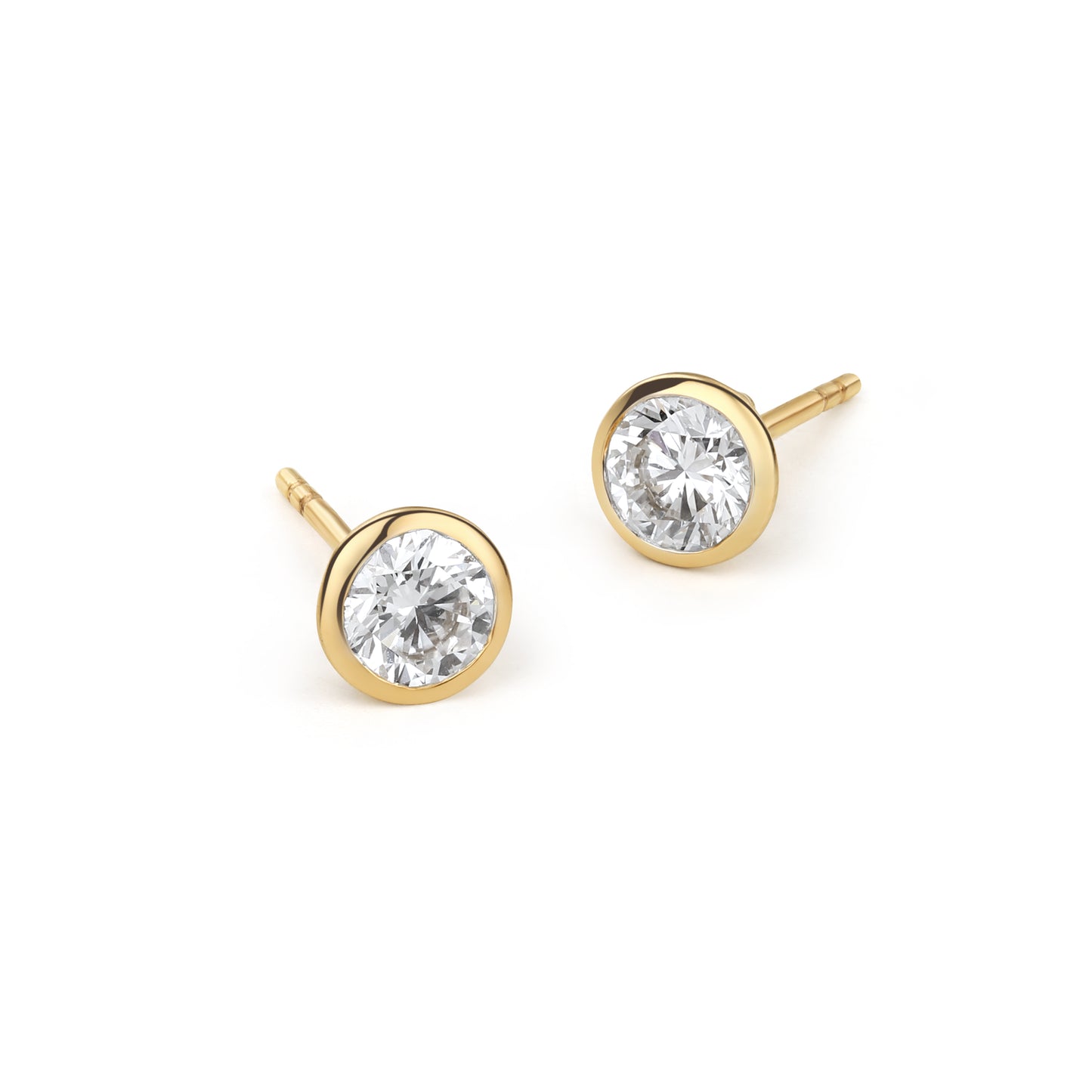 50 Pointer Round Bezel Solitaire Studs