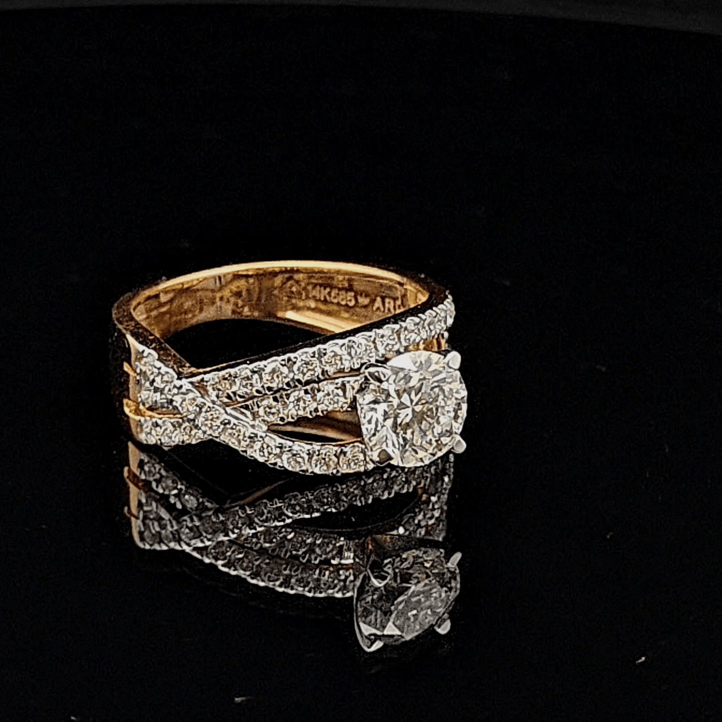 Round Cut Diamond Engagement Ring with Split Band